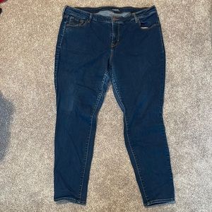 COPY - Old Navy Rockstar mid-rise size 18 jeans